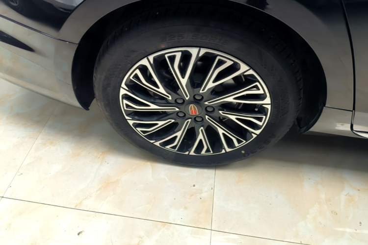 Used Hongqi H5 2024 2.0T Automatic Smart Connect Flagship Edition Right Rear Wheel Hub