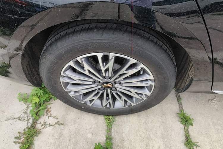Used Hongqi H5 2024 1.5T DCT Smart Connect Flagship Edition Right Rear Wheel Hub