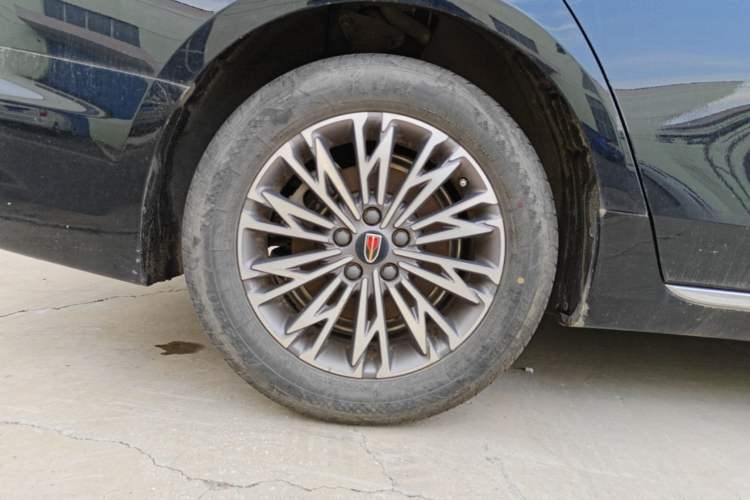 Used Hongqi H5 2024 1.5T DCT Smart Connect Flagship Edition Right Rear Wheel Hub