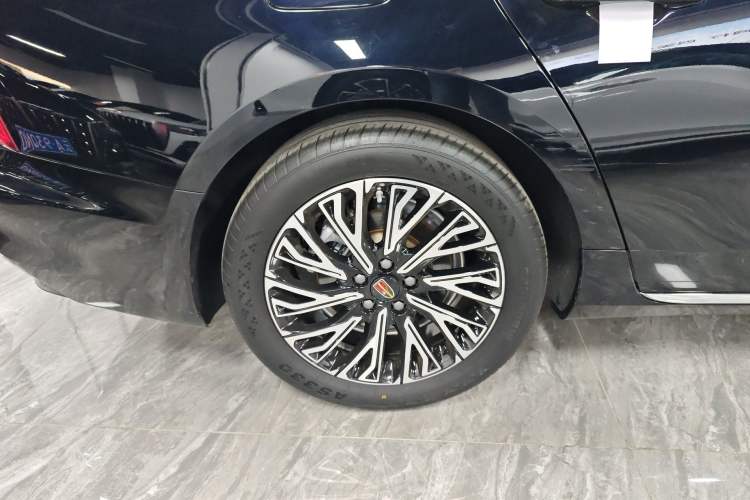 Used Hongqi H5 2024 2.0T Automatic Smart Connect Flagship Edition Right Rear Wheel Hub