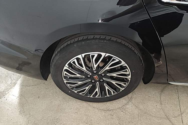 Used Hongqi H5 2024 2.0T Automatic Smart Connect Flagship Edition Right Rear Wheel Hub