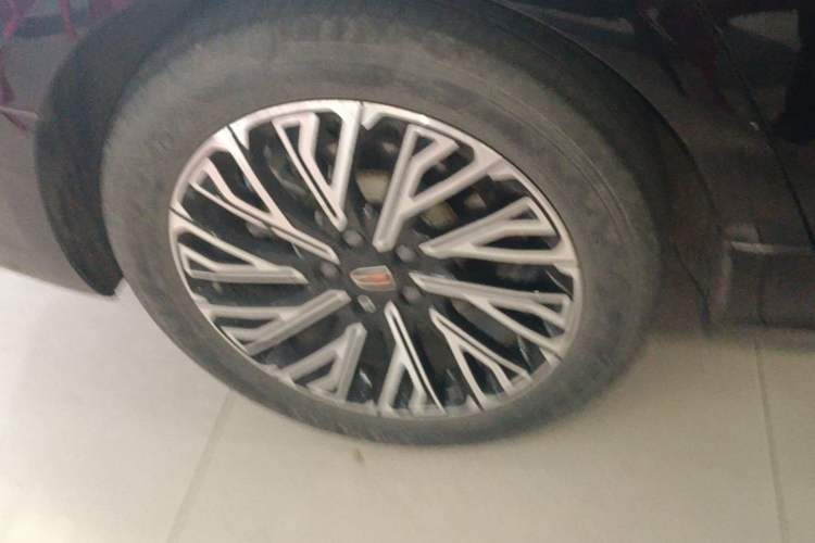 Used Hongqi H5 2024 2.0T Automatic Smart Connect Flagship Edition Right Rear Wheel Hub
