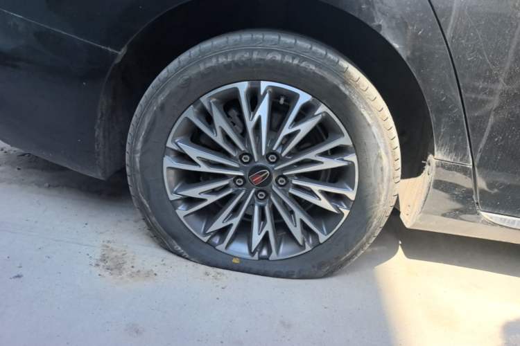 Used Hongqi H5 2024 1.5T DCT Smart Connect Flagship Edition Right Rear Wheel Hub