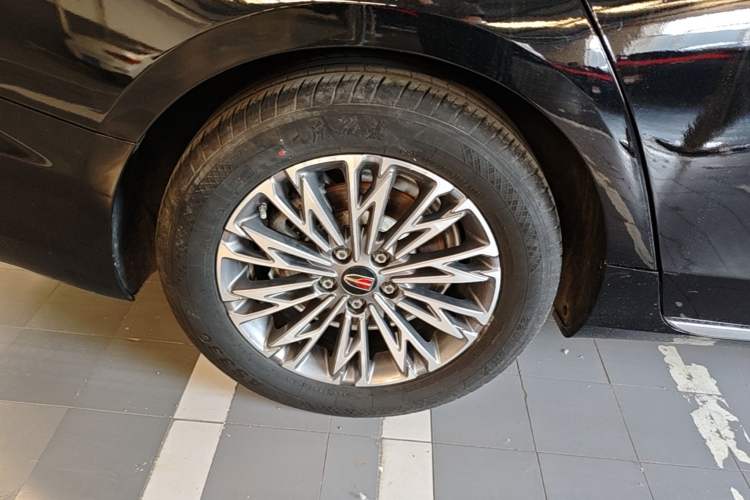 Used Hongqi H5 2024 1.5T DCT Smart Connect Flagship Edition Right Rear Wheel Hub