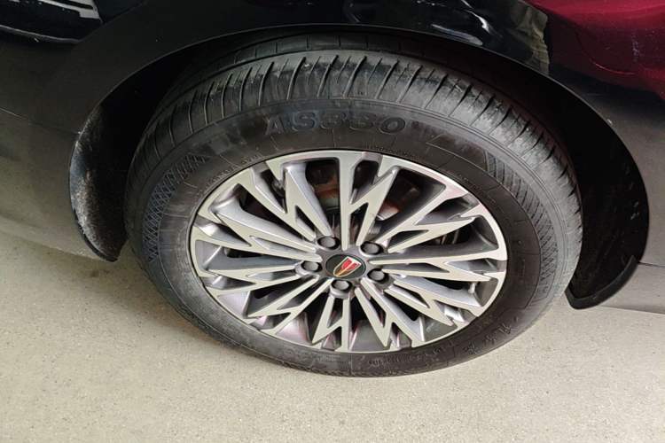 Used Hongqi H5 2024 2.0T Automatic Smart Connect Flagship Edition Right Rear Wheel Hub
