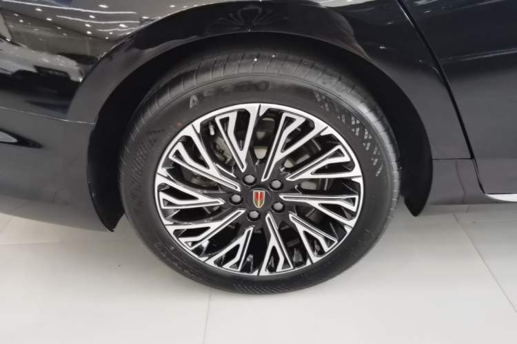 Used Hongqi H5 2024 2.0T Automatic Smart Connect Flagship Edition Right Rear Wheel Hub