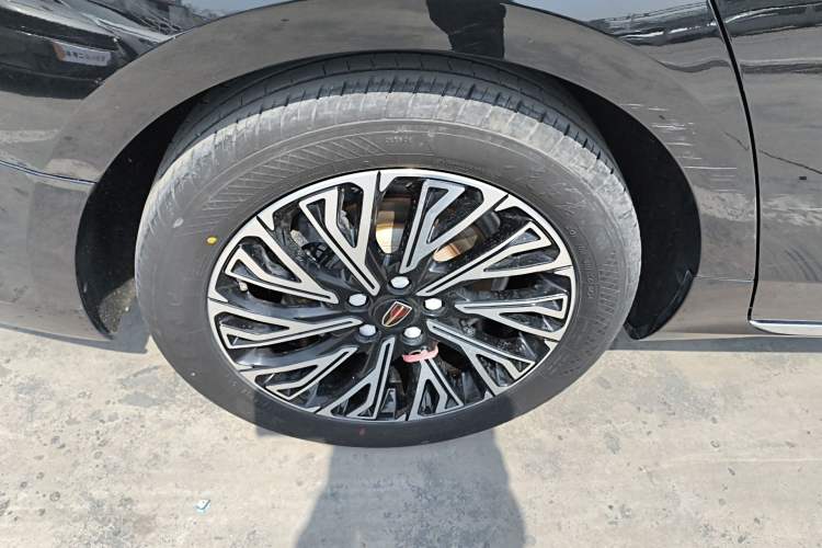 Used Hongqi H5 2024 2.0T Automatic Smart Connect Flagship Edition Right Rear Wheel Hub