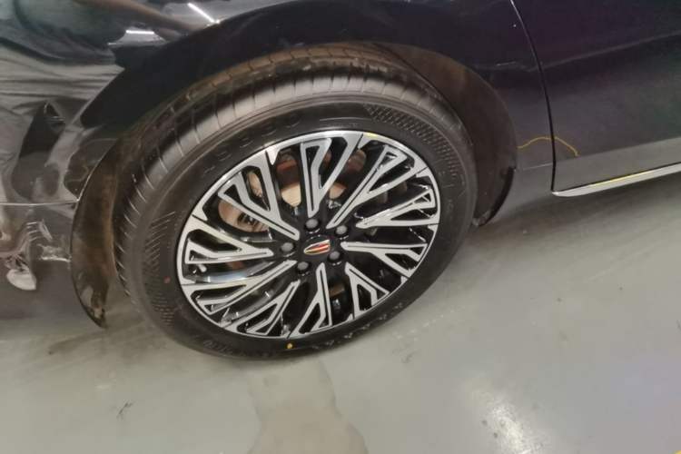 Used Hongqi H5 2024 2.0T Automatic Smart Connect Flagship Edition Right Rear Wheel Hub