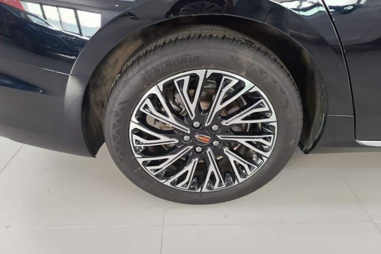 Used Hongqi H5 2024 2.0T Automatic Smart Connect Flagship Edition Right Rear Wheel Hub