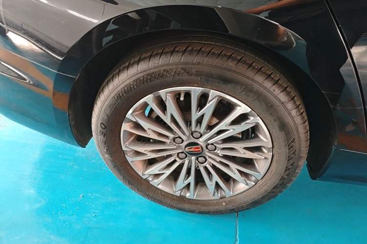 Used Hongqi H5 2024 1.5T DCT Smart Connect Flagship Edition Right Rear Wheel Hub