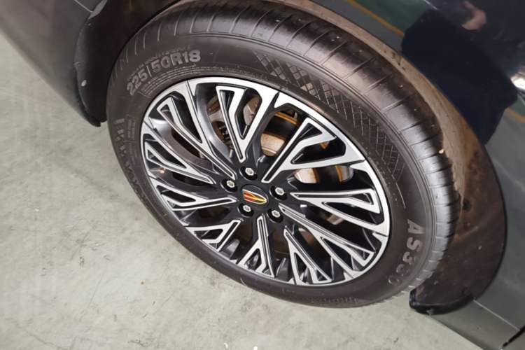 Used Hongqi H5 2024 2.0T Automatic Smart Connect Flagship Edition Right Rear Wheel Hub