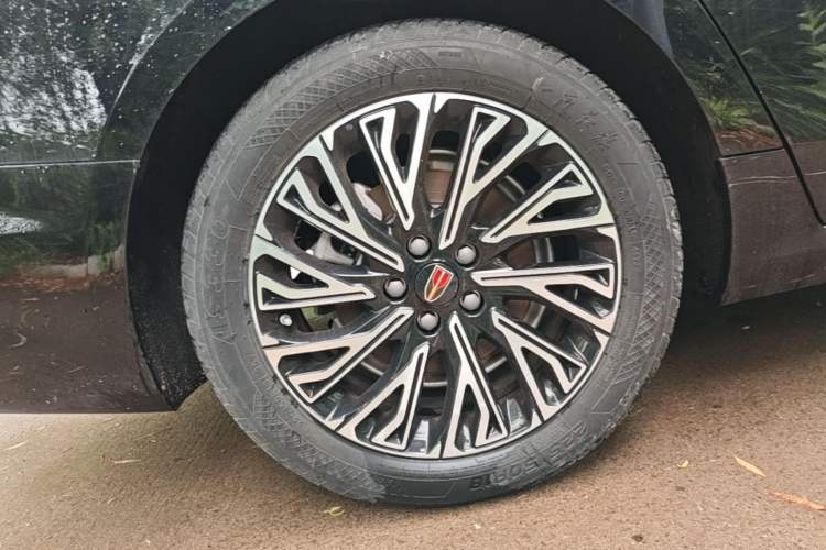 Used Hongqi H5 2024 2.0T Automatic Smart Connect Flagship Edition Right Rear Wheel Hub