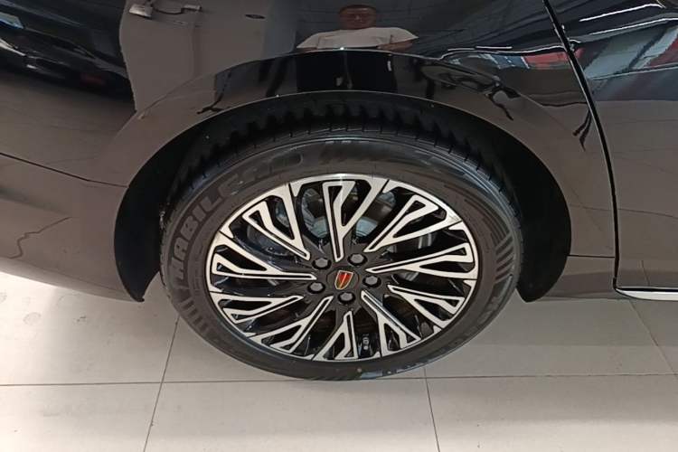 Used Hongqi H5 2024 2.0T Automatic Smart Connect Flagship Edition Right Rear Wheel Hub