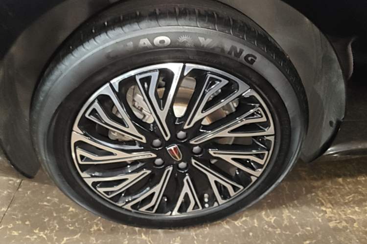 Used Hongqi H5 2024 2.0T Automatic Smart Connect Flagship Edition Right Rear Wheel Hub