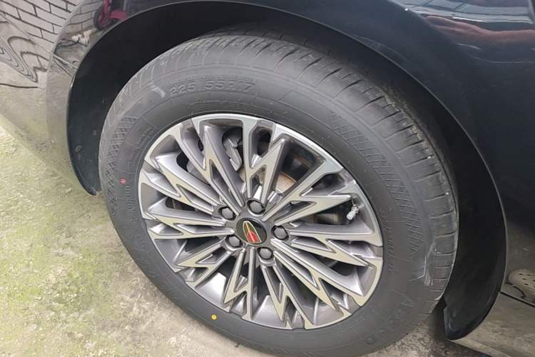 Used Hongqi H5 2024 1.5T DCT Smart Connect Flagship Edition Right Rear Wheel Hub