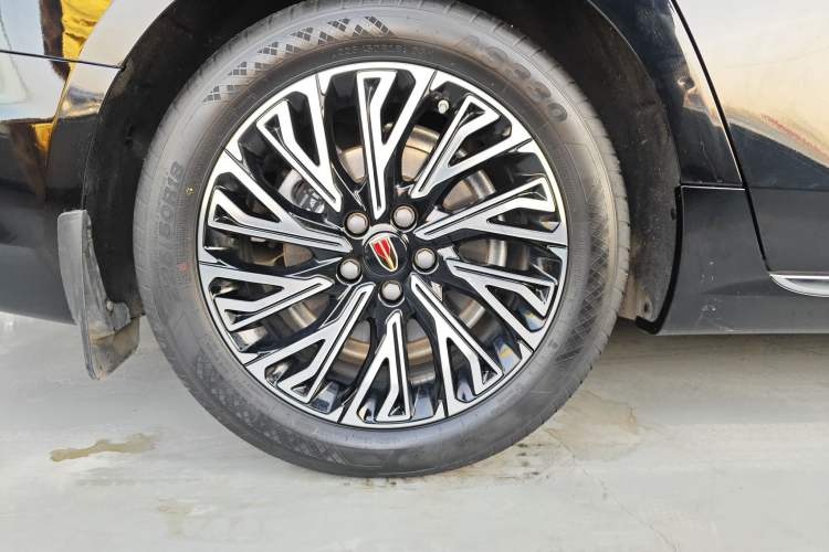 Used Hongqi H5 2024 2.0T Automatic Smart Connect Flagship Edition Right Rear Wheel Hub