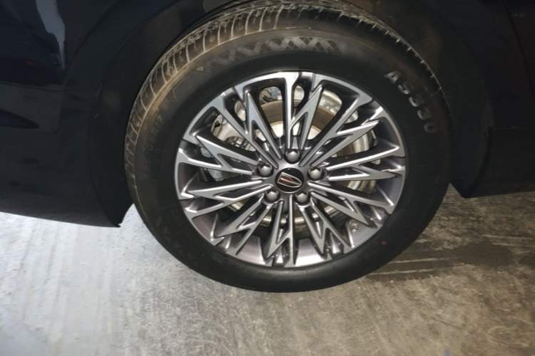 Used Hongqi H5 2024 1.5T DCT Smart Connect Flagship Edition Right Rear Wheel Hub