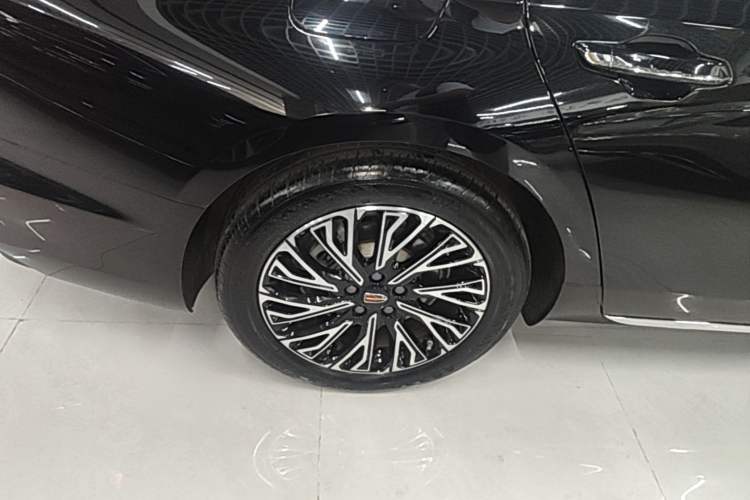 Used Hongqi H5 2024 2.0T Automatic Smart Connect Flagship Edition Right Rear Wheel Hub