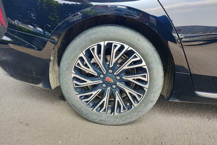 Used Hongqi H5 2024 2.0T Automatic Smart Connect Flagship Edition Right Rear Wheel Hub