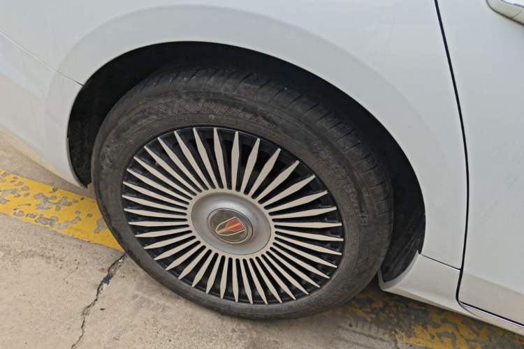 Used Hongqi H5 2024 2.0T Automatic Smart Connect Flagship Edition Right Rear Wheel Hub