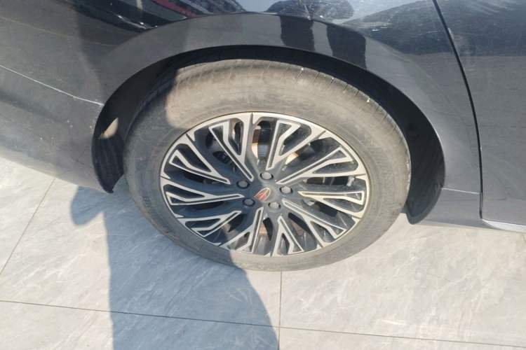 Used Hongqi H5 2024 2.0T Automatic Smart Connect Flagship Edition Right Rear Wheel Hub