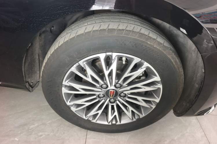 Used Hongqi H5 2024 2.0T Automatic Smart Connect Flagship Edition Right Rear Wheel Hub