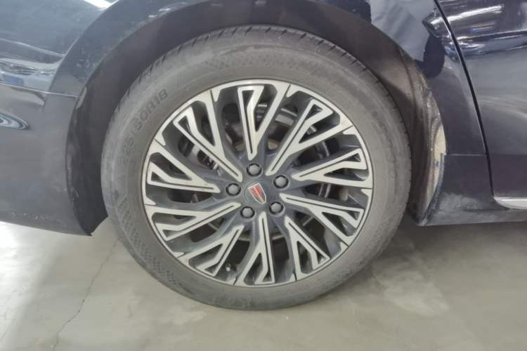 Used Hongqi H5 2024 2.0T Automatic Smart Connect Flagship Edition Right Rear Wheel Hub
