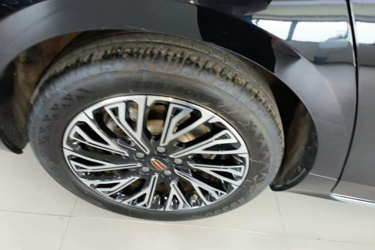 Used Hongqi H5 2024 2.0T Automatic Smart Connect Flagship Edition Right Rear Wheel Hub