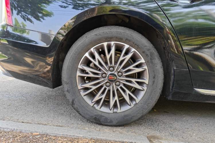 Used Hongqi H5 2024 1.5T DCT Smart Connect Flagship Edition Right Rear Wheel Hub