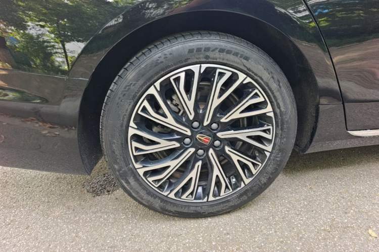 Used Hongqi H5 2024 2.0T Automatic Smart Connect Flagship Edition Right Rear Wheel Hub