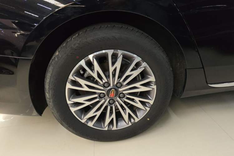 Used Hongqi H5 2024 1.5T DCT Smart Connect Flagship Edition Right Rear Wheel Hub