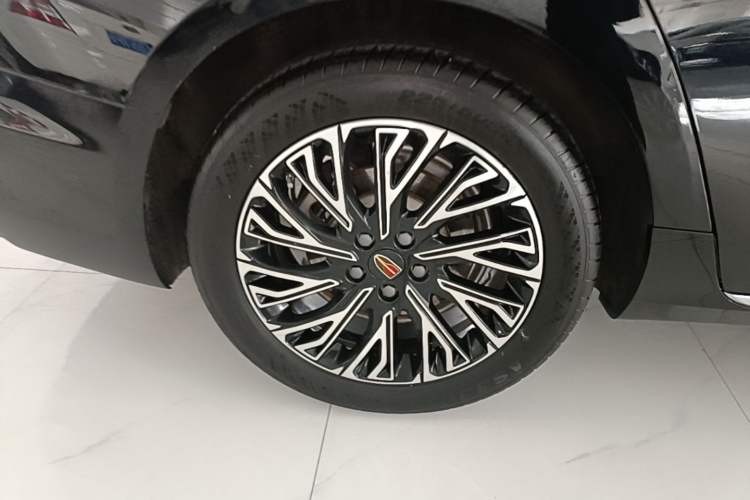 Used Hongqi H5 2024 2.0T Automatic Smart Connect Flagship Edition Right Rear Wheel Hub