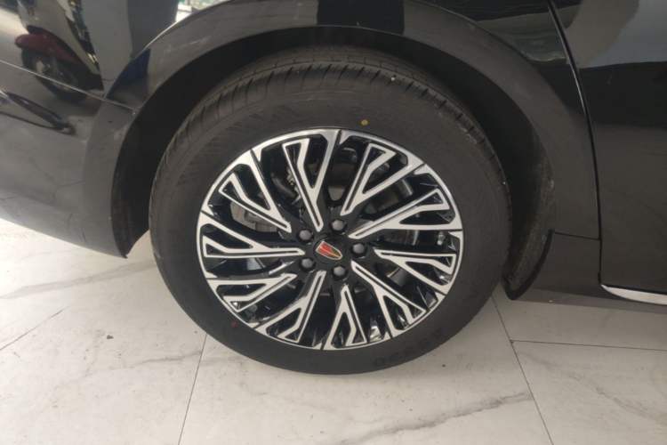 Used Hongqi H5 2024 2.0T Automatic Smart Connect Flagship Edition Right Rear Wheel Hub