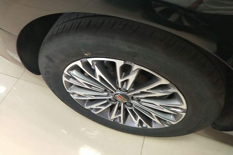 Used Hongqi H5 2024 1.5T DCT Smart Connect Flagship Edition Right Rear Wheel Hub