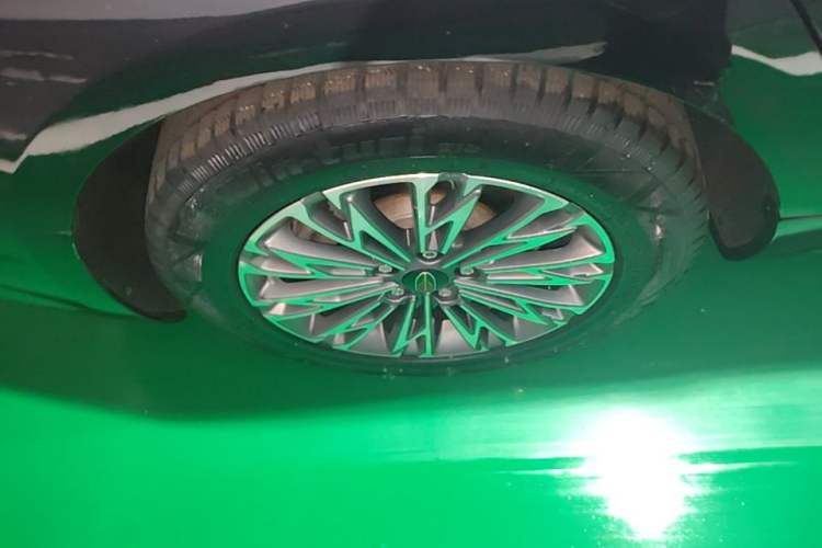Used Hongqi H5 2024 1.5T DCT Smart Connect Flagship Edition Right Rear Wheel Hub