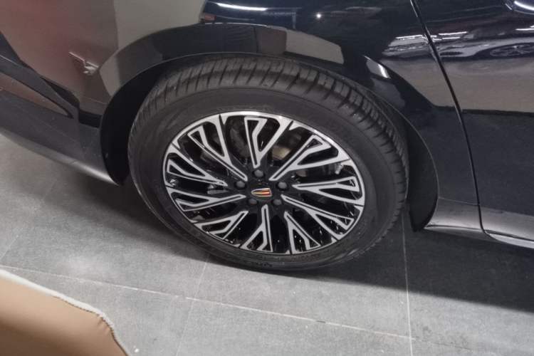 Used Hongqi H5 2024 2.0T Automatic Smart Connect Flagship Edition Right Rear Wheel Hub