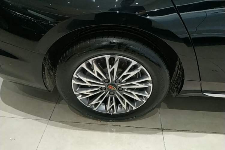 Used Hongqi H5 2024 2.0T Automatic Smart Connect Flagship Edition Right Rear Wheel Hub