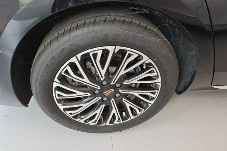 Used Hongqi H5 2024 2.0T Automatic Smart Connect Flagship Edition Right Rear Wheel Hub
