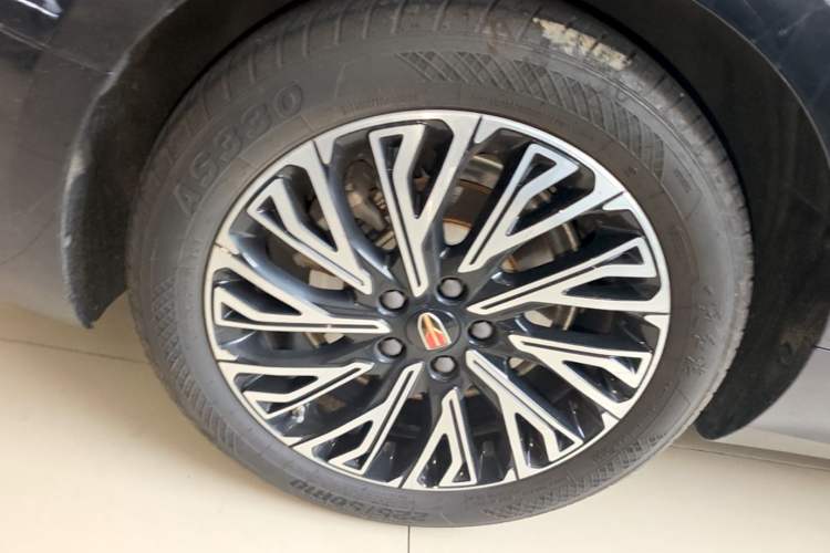 Used Hongqi H5 2024 2.0T Automatic Smart Connect Flagship Edition Right Rear Wheel Hub