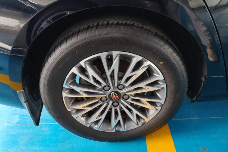 Used Hongqi H5 2024 1.5T DCT Smart Connect Flagship Edition Right Rear Wheel Hub