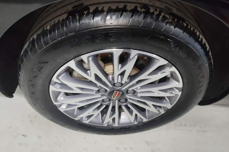 Used Hongqi H5 2024 2.0T Automatic Smart Connect Flagship Edition Right Rear Wheel Hub