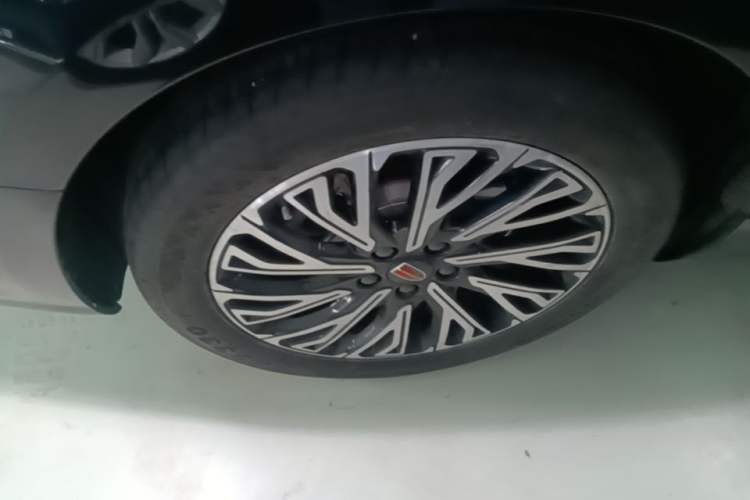 Used Hongqi H5 2024 2.0T Automatic Smart Connect Flagship Edition Right Rear Wheel Hub
