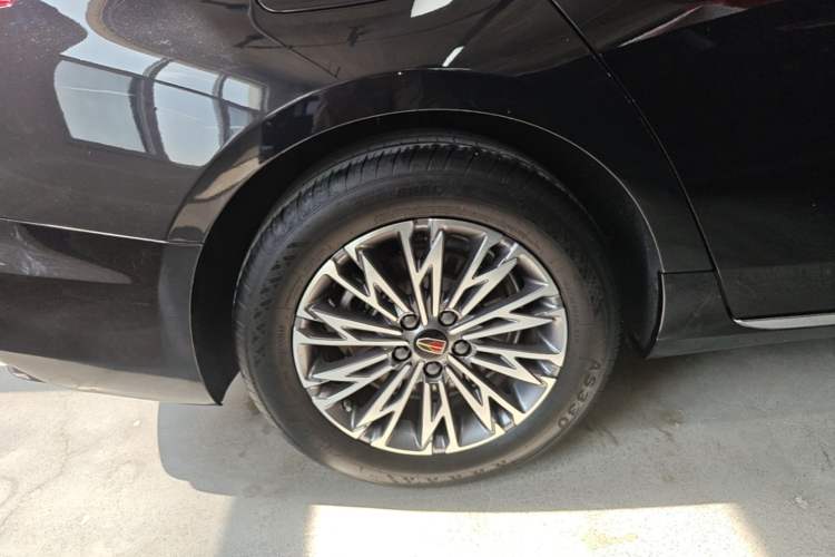 Used Hongqi H5 2024 1.5T DCT Smart Connect Flagship Edition Right Rear Wheel Hub