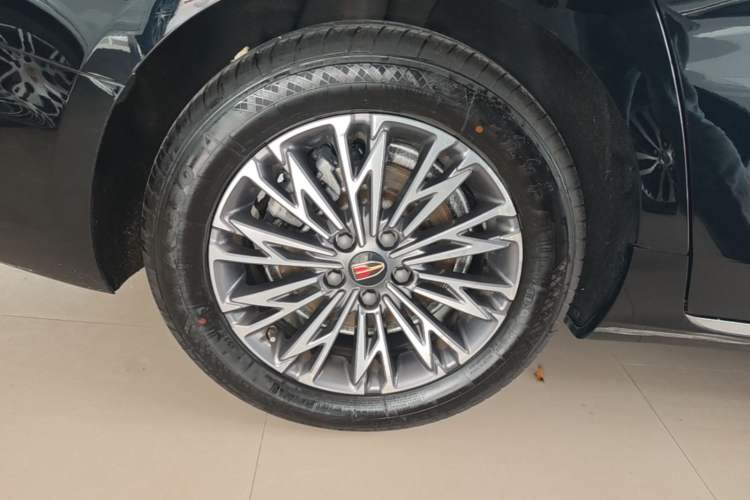 Used Hongqi H5 2024 2.0T Automatic Smart Connect Flagship Edition Right Rear Wheel Hub