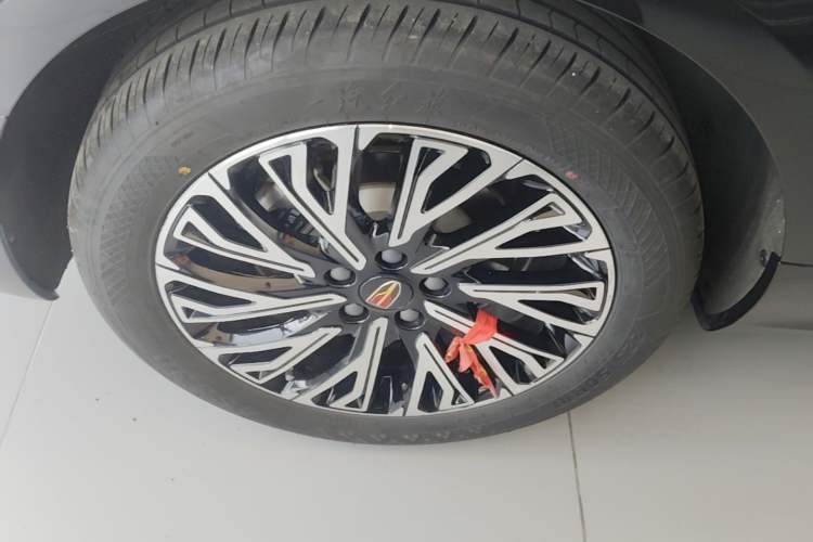 Used Hongqi H5 2024 2.0T Automatic Smart Connect Flagship Edition Right Rear Wheel Hub