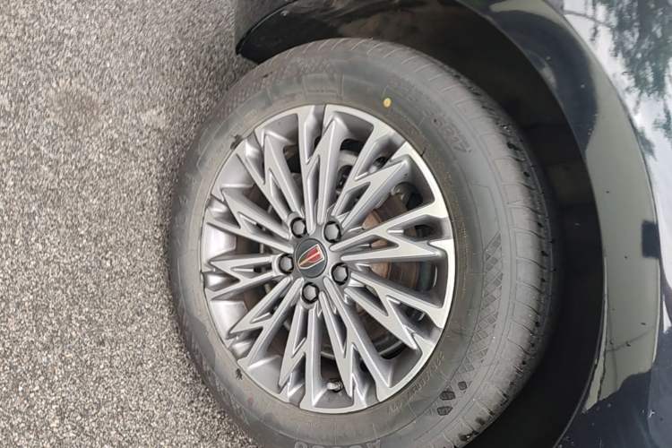 Used Hongqi H5 2024 1.5T DCT Smart Connect Flagship Edition Right Rear Wheel Hub