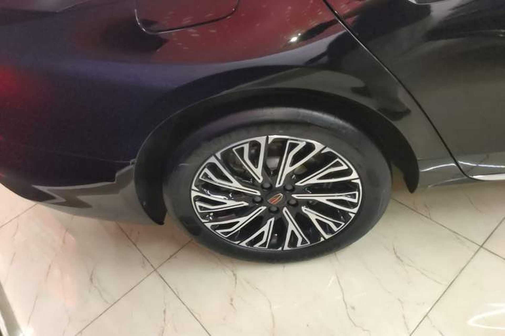 Used Hongqi H5 2024 2.0T Automatic Smart Connect Flagship Edition Right Rear Wheel Hub