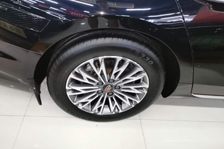 Used Hongqi H5 2024 2.0T Automatic Smart Connect Flagship Edition Right Rear Wheel Hub