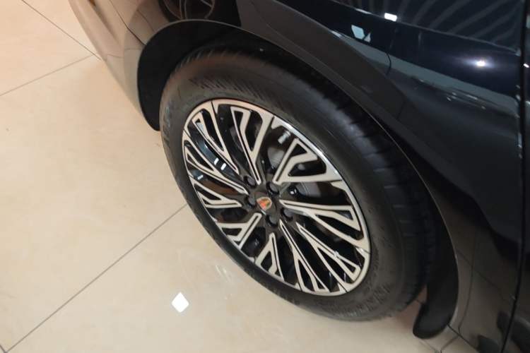 Used Hongqi H5 2024 2.0T Automatic Smart Connect Flagship Edition Right Rear Wheel Hub