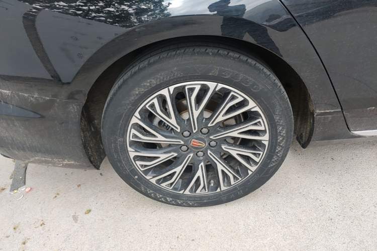 Used Hongqi H5 2024 2.0T Automatic Smart Connect Flagship Edition Right Rear Wheel Hub